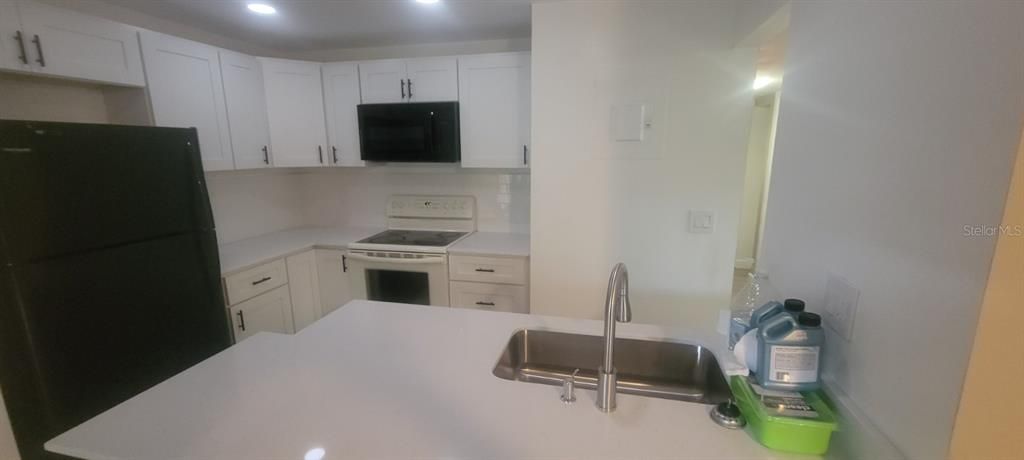 For Rent: $1,700 (2 beds, 2 baths, 897 Square Feet)