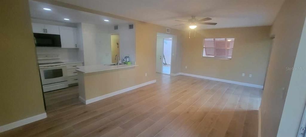 For Rent: $1,700 (2 beds, 2 baths, 897 Square Feet)