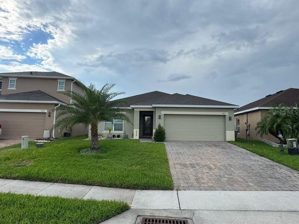 For Sale: $349,990 (4 beds, 2 baths, 1820 Square Feet)