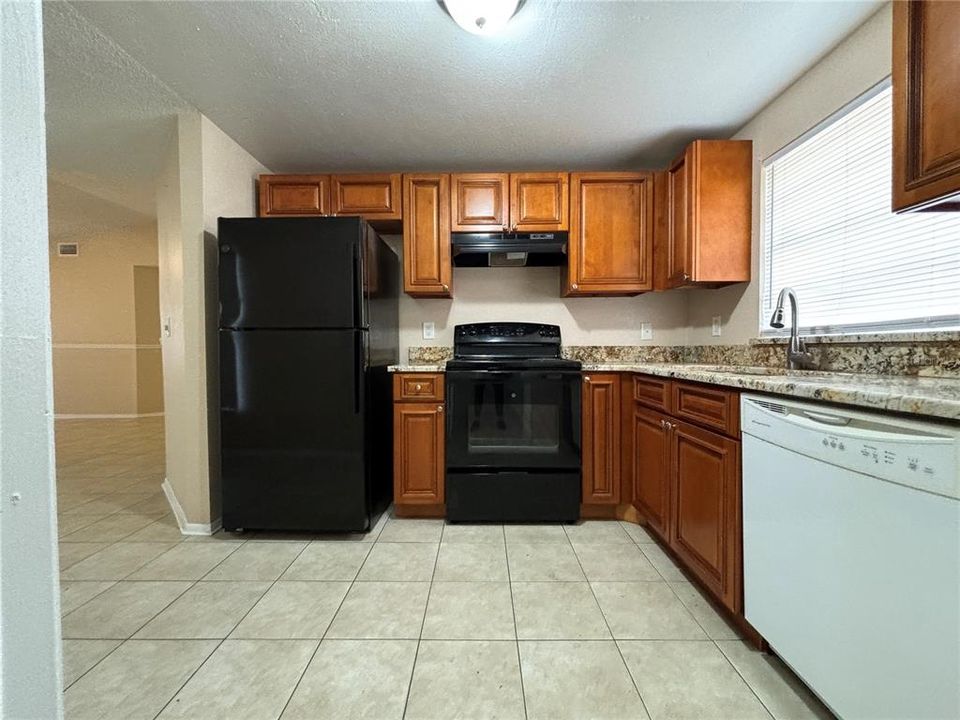 For Rent: $2,100 (3 beds, 2 baths, 1075 Square Feet)