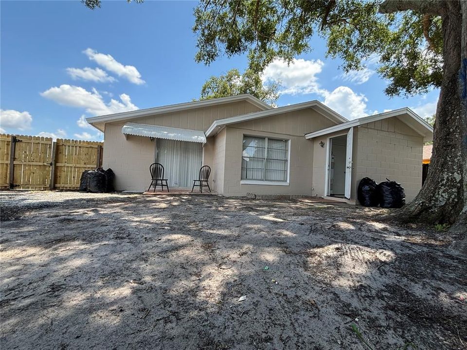 For Rent: $2,100 (3 beds, 2 baths, 1075 Square Feet)