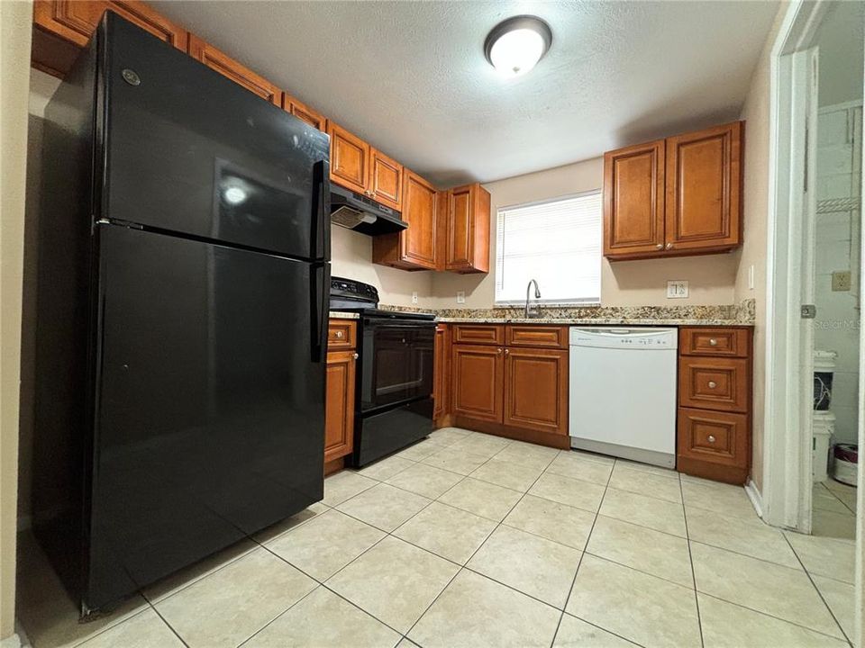 For Rent: $2,100 (3 beds, 2 baths, 1075 Square Feet)