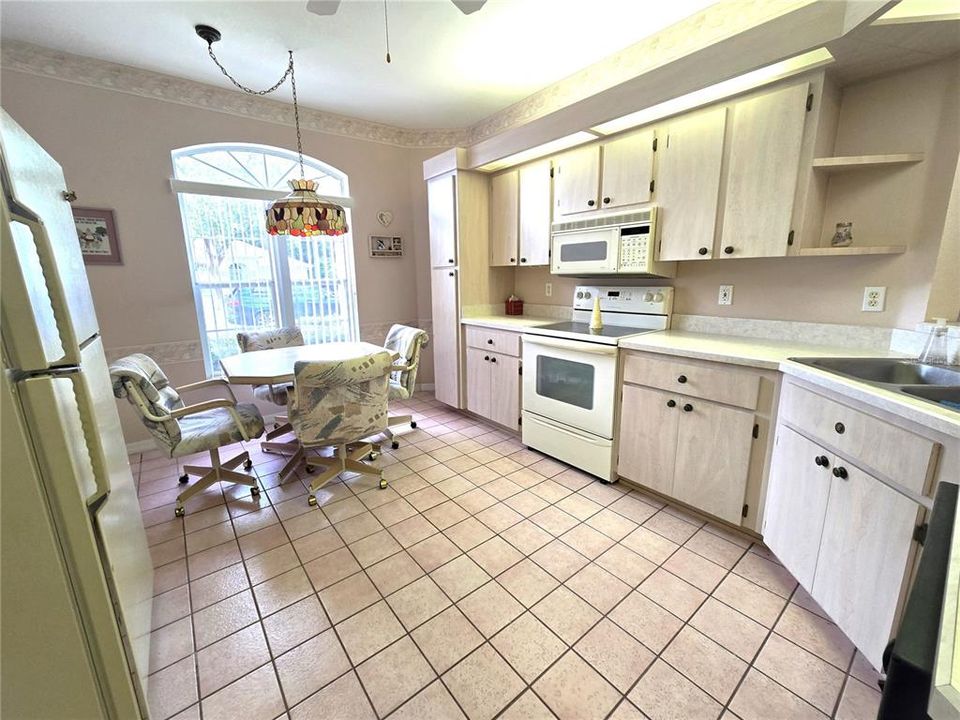 For Sale: $218,750 (2 beds, 2 baths, 1225 Square Feet)