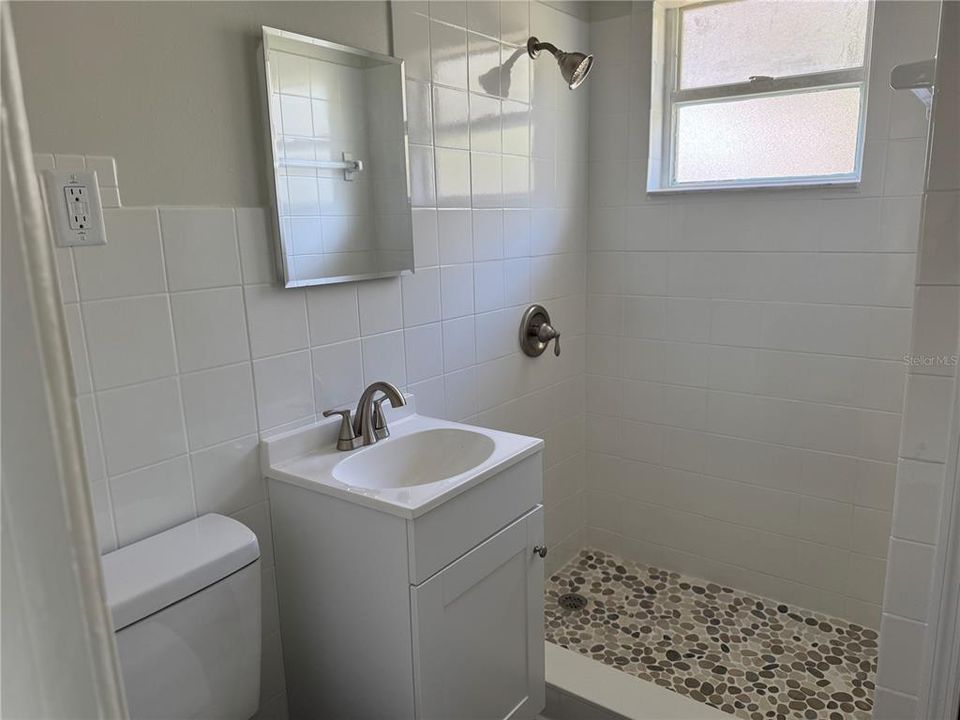 For Sale: $219,900 (2 beds, 1 baths, 840 Square Feet)