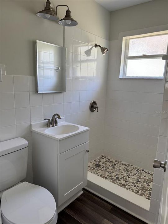 For Sale: $219,900 (2 beds, 1 baths, 840 Square Feet)