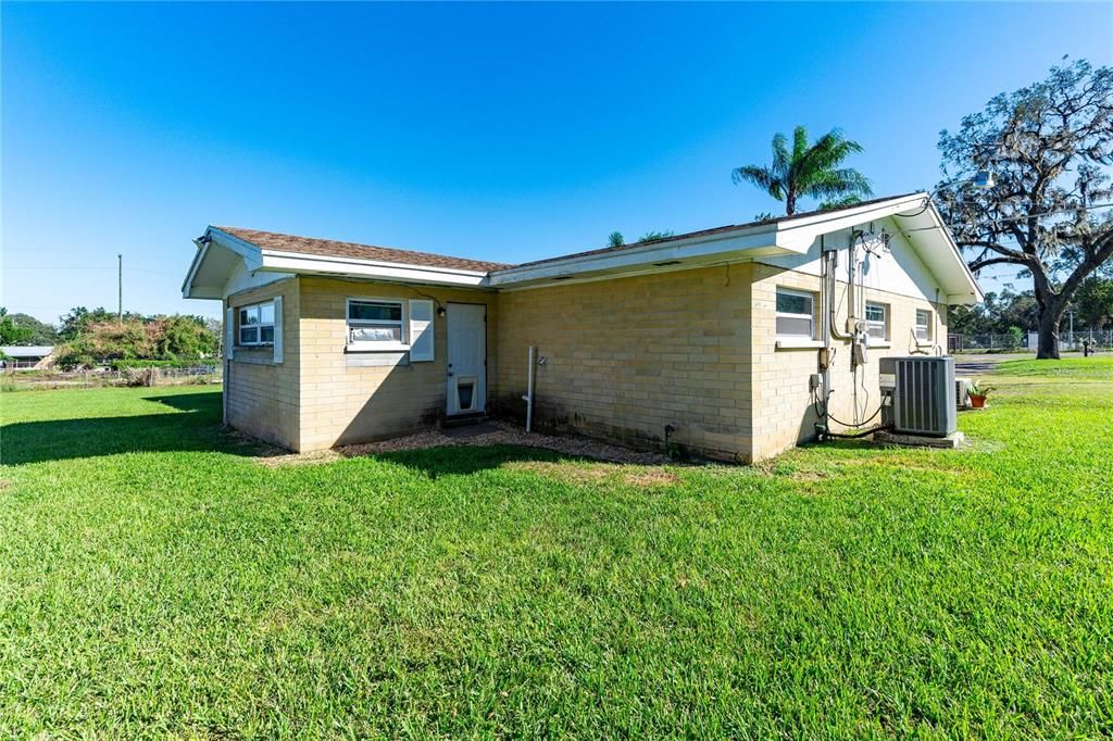 For Sale: $385,000 (3 beds, 2 baths, 1716 Square Feet)