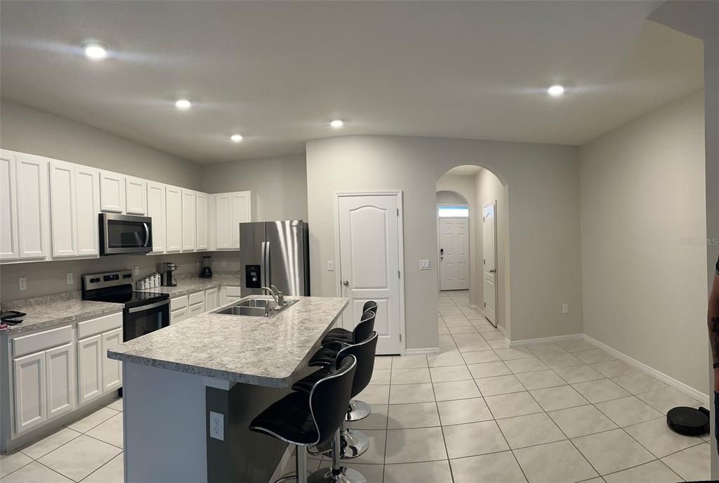 For Sale: $335,000 (3 beds, 2 baths, 1673 Square Feet)