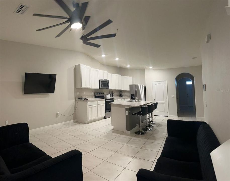 For Sale: $335,000 (3 beds, 2 baths, 1673 Square Feet)