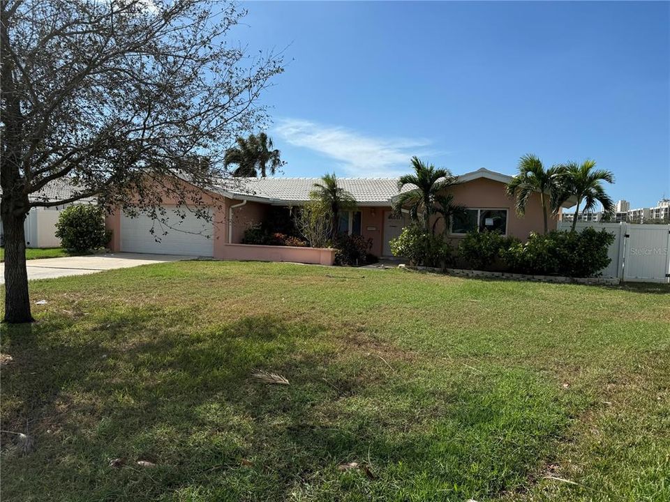 For Sale: $1,100,000 (3 beds, 2 baths, 2114 Square Feet)