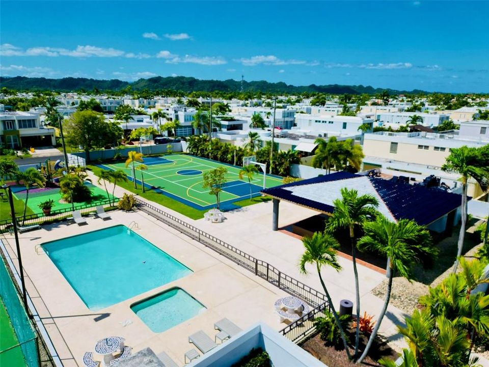 At Urb. Paseo Real Dorado, residents enjoy exceptional recreational facilities, including a sparkling swimming pool, well-maintained tennis courts, and other amenities designed for relaxation and entertainment.