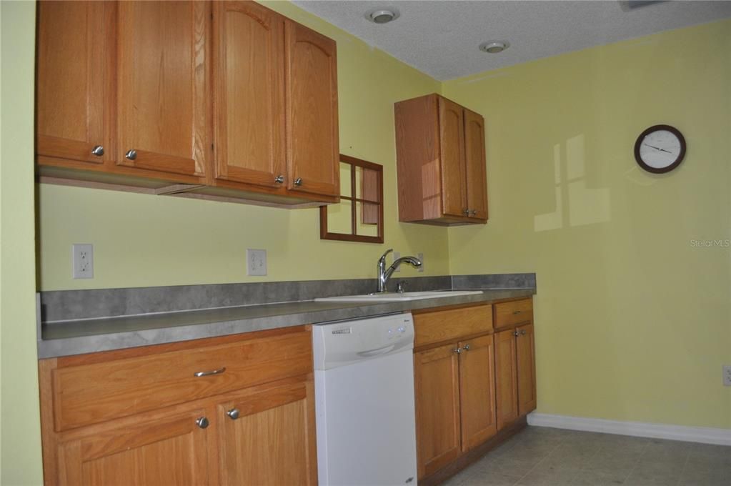 For Sale: $315,000 (2 beds, 2 baths, 1212 Square Feet)