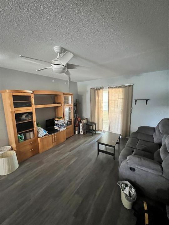 For Sale: $99,000 (2 beds, 1 baths, 775 Square Feet)