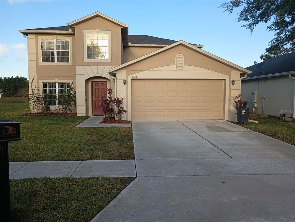 For Rent: $2,940 (5 beds, 2 baths, 2719 Square Feet)