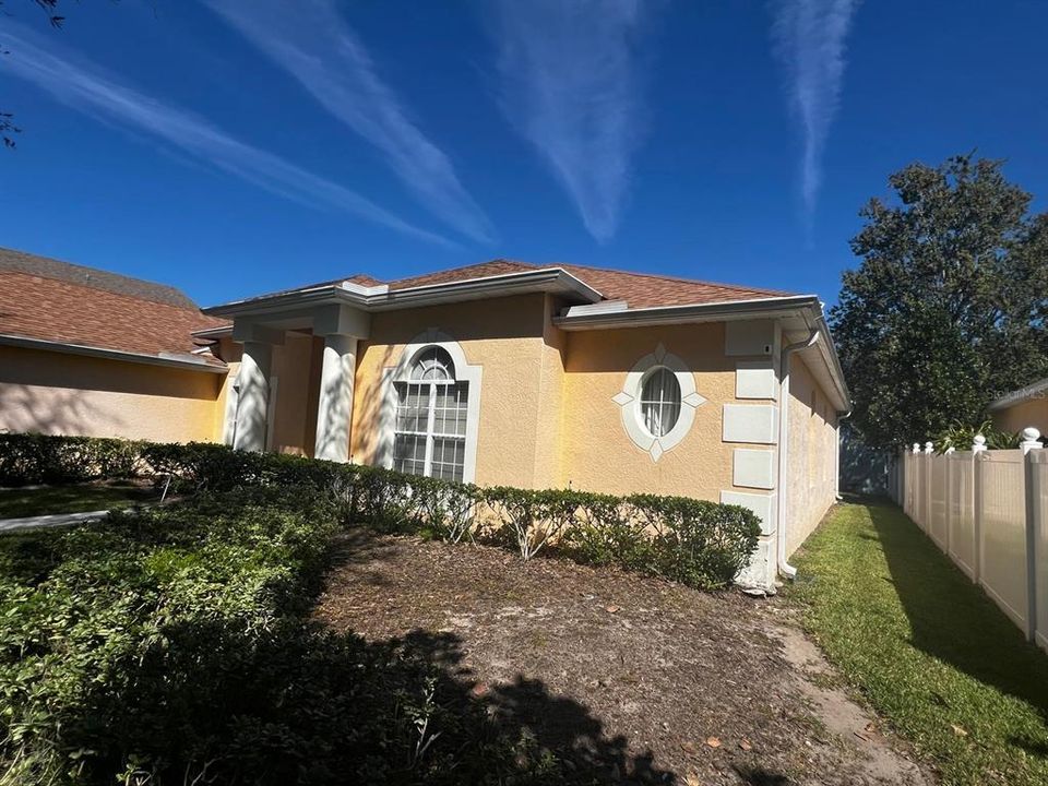 For Sale: $600,000 (4 beds, 3 baths, 2500 Square Feet)