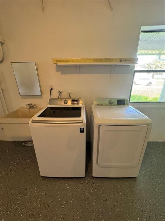 Washer/Dryer included