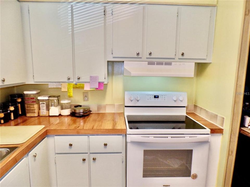 For Sale: $164,000 (2 beds, 2 baths, 936 Square Feet)