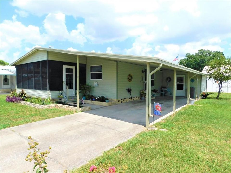 For Sale: $164,000 (2 beds, 2 baths, 936 Square Feet)