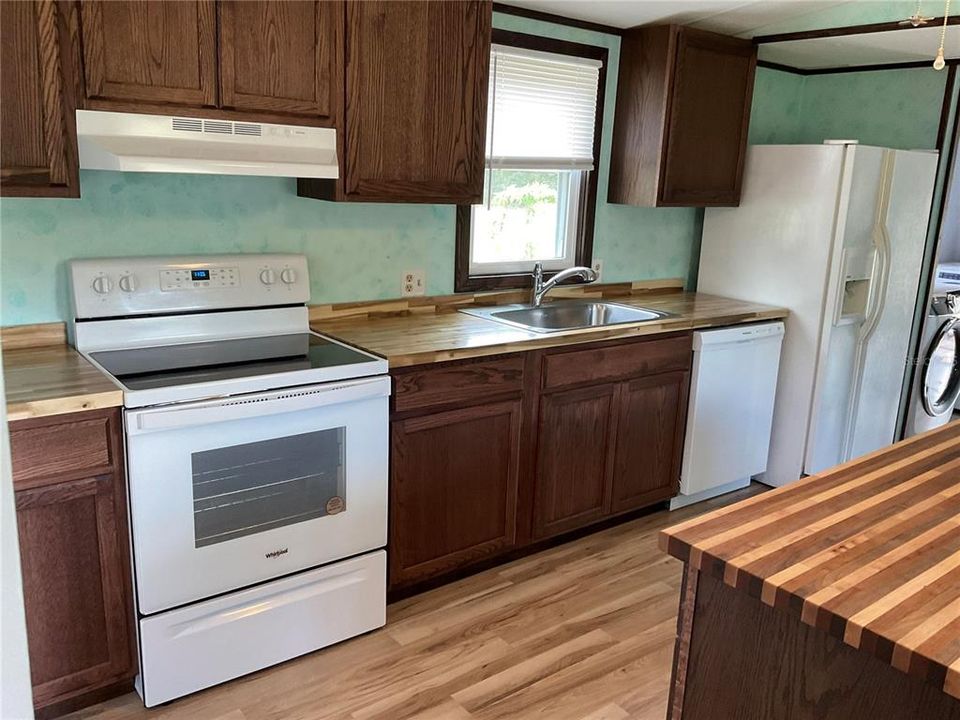 For Sale: $117,000 (2 beds, 2 baths, 958 Square Feet)