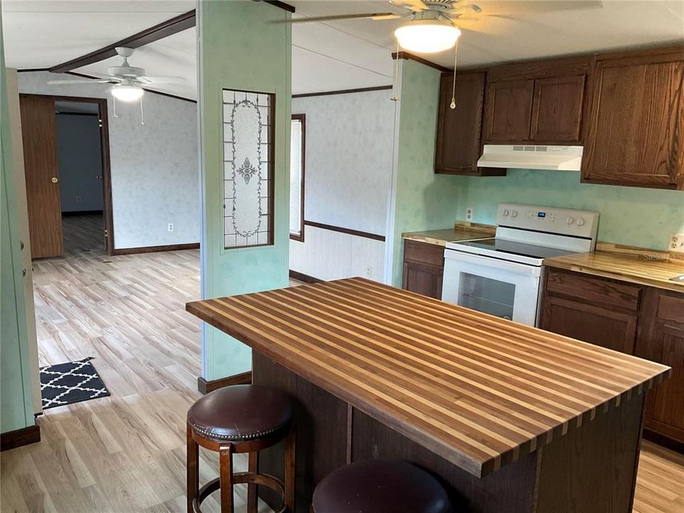 For Sale: $117,000 (2 beds, 2 baths, 958 Square Feet)