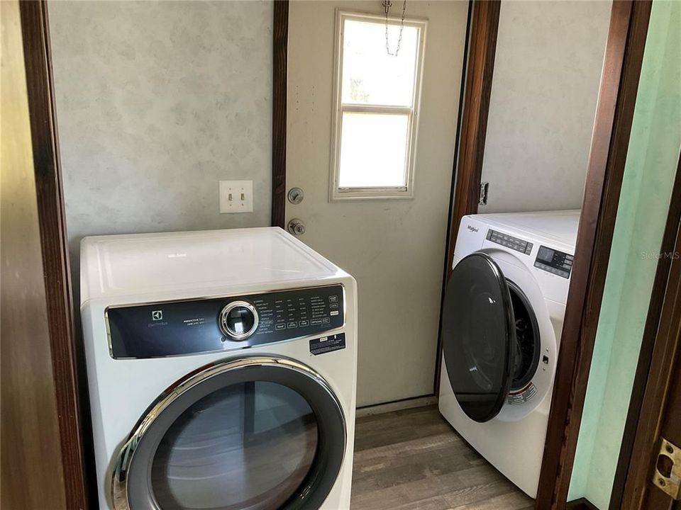 For Sale: $117,000 (2 beds, 2 baths, 958 Square Feet)