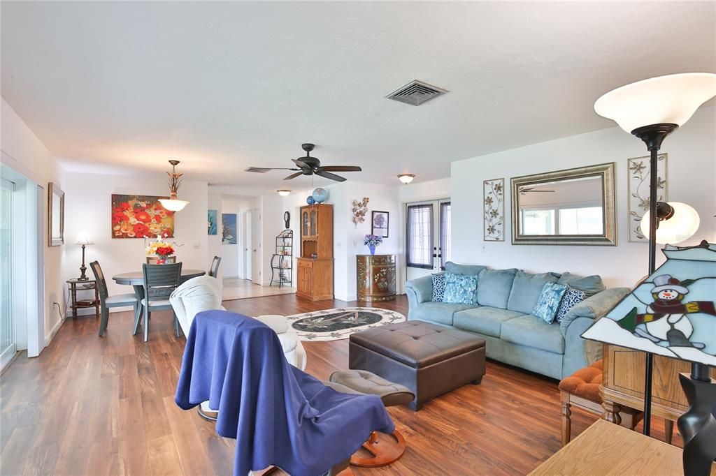 For Sale: $549,900 (2 beds, 2 baths, 1718 Square Feet)