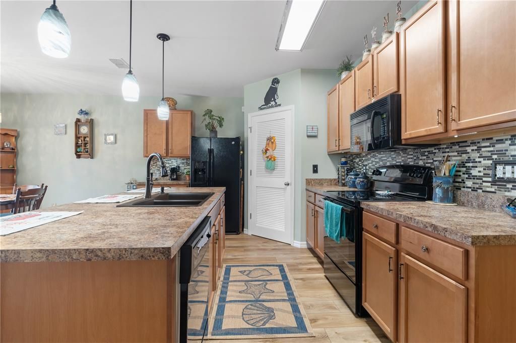 For Sale: $369,000 (3 beds, 2 baths, 1846 Square Feet)