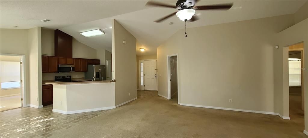 For Rent: $1,800 (4 beds, 2 baths, 1670 Square Feet)