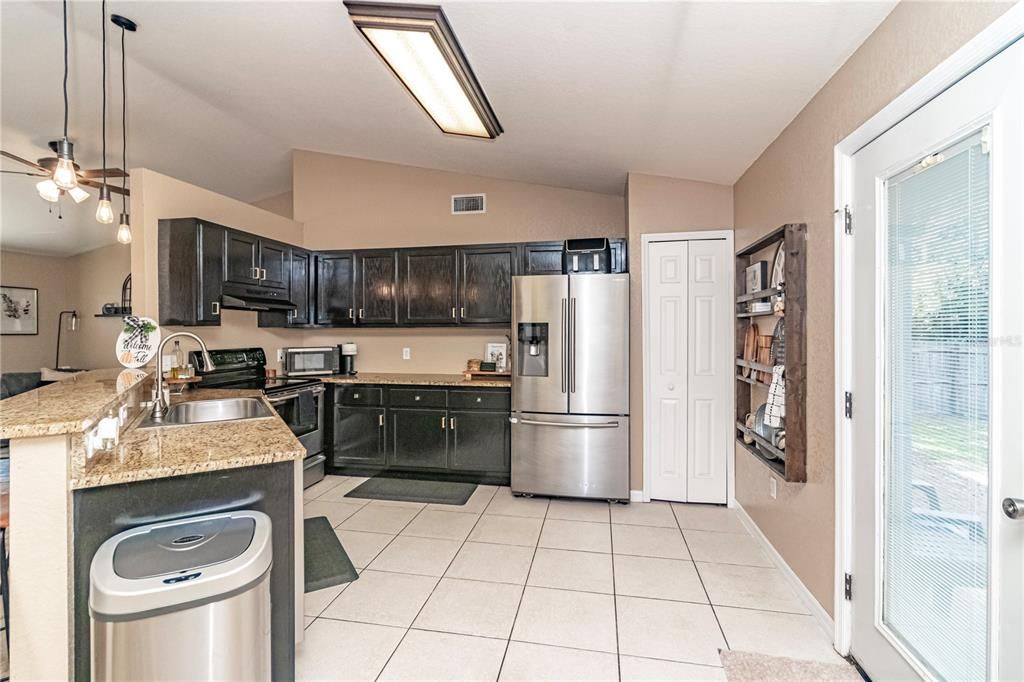 For Sale: $300,000 (3 beds, 2 baths, 1465 Square Feet)