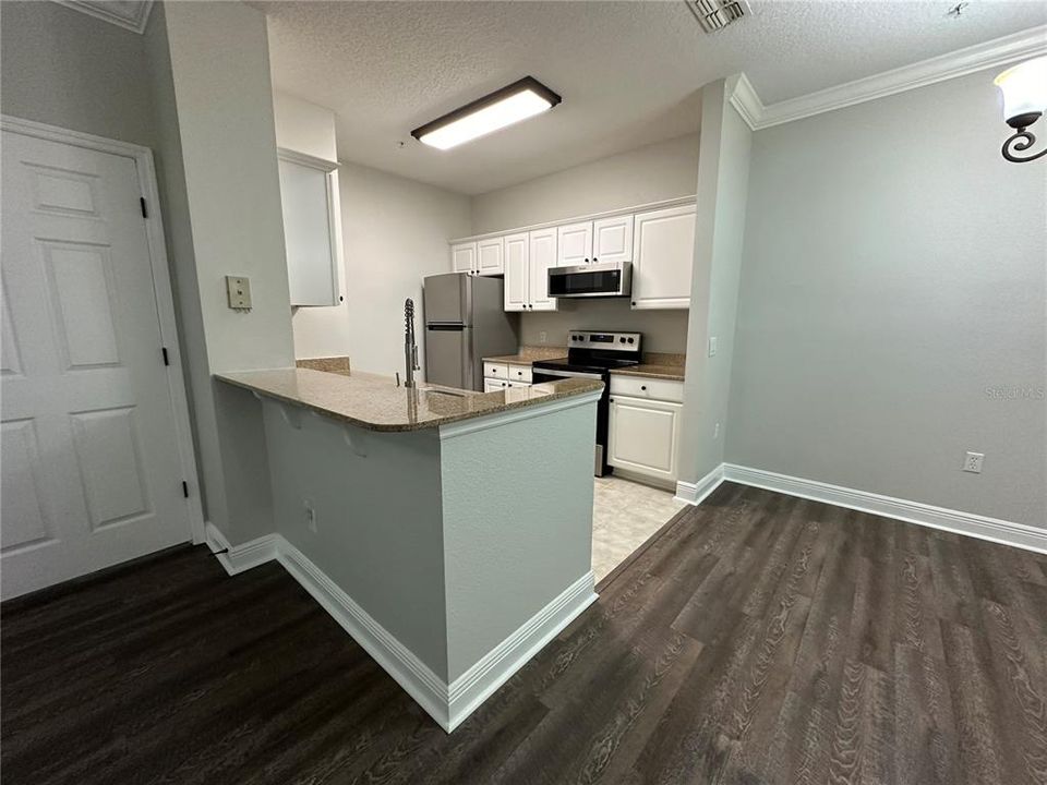 For Rent: $1,800 (1 beds, 1 baths, 838 Square Feet)