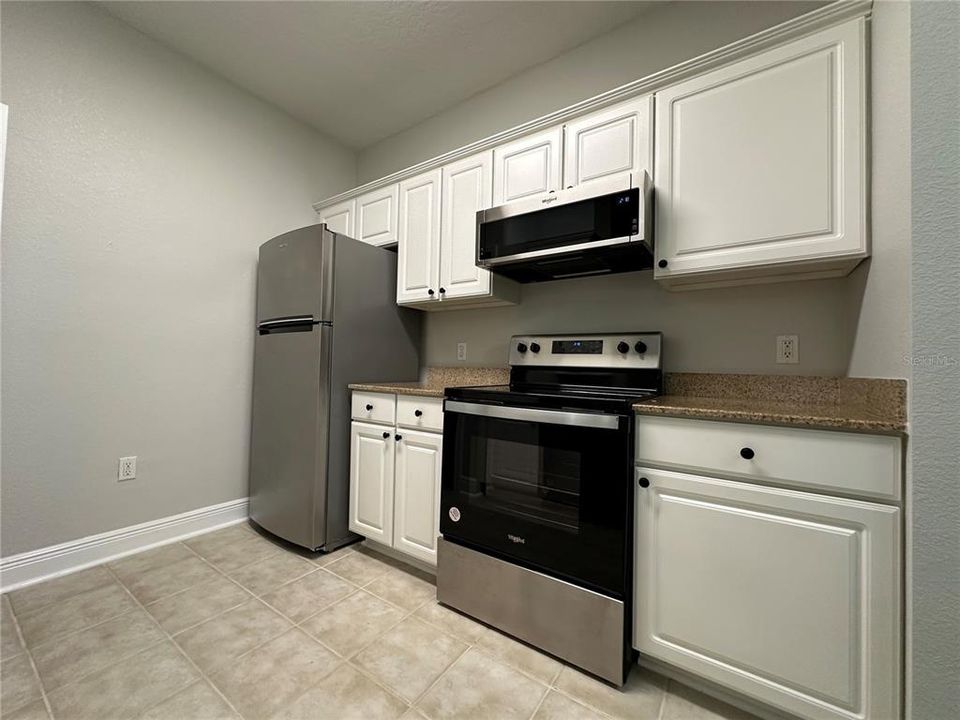 For Rent: $1,800 (1 beds, 1 baths, 838 Square Feet)