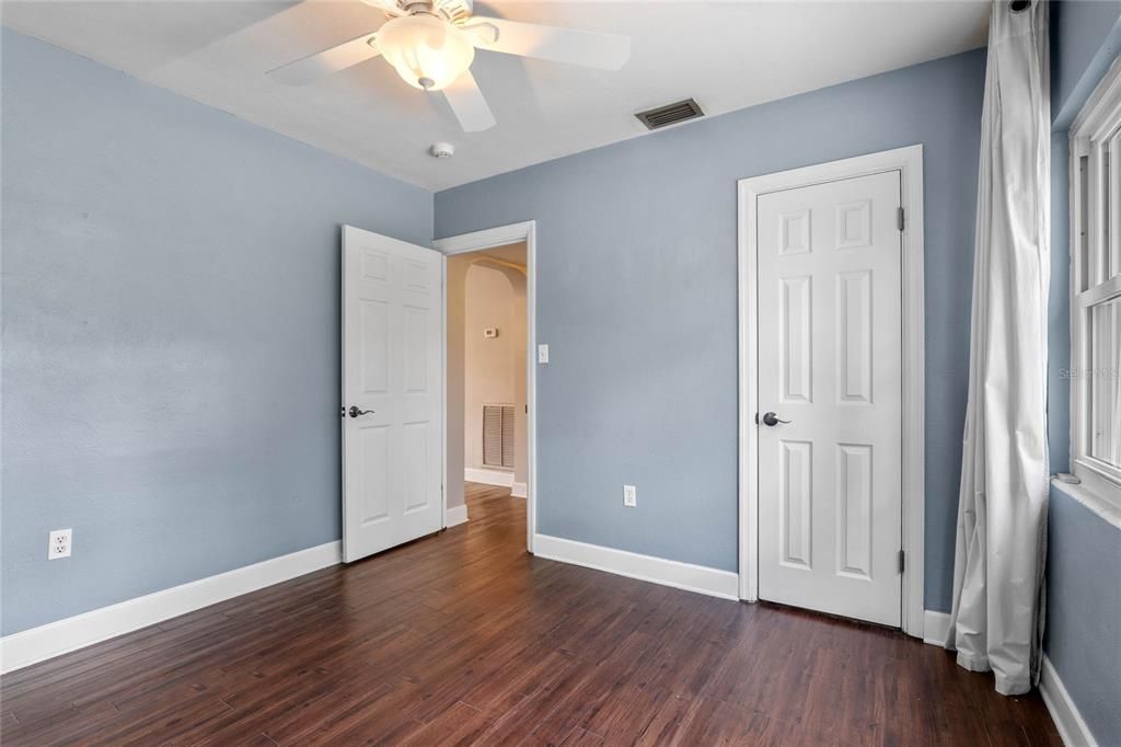 For Sale: $399,900 (2 beds, 1 baths, 902 Square Feet)