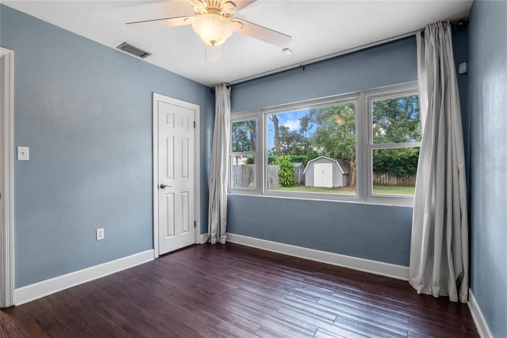 For Sale: $399,900 (2 beds, 1 baths, 902 Square Feet)