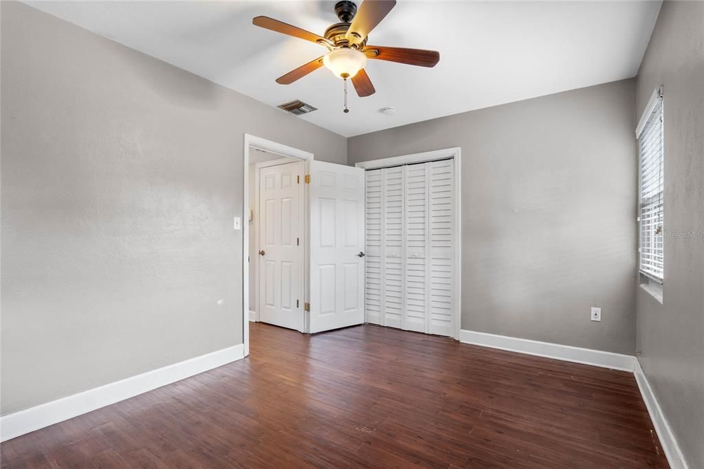 For Sale: $399,900 (2 beds, 1 baths, 902 Square Feet)