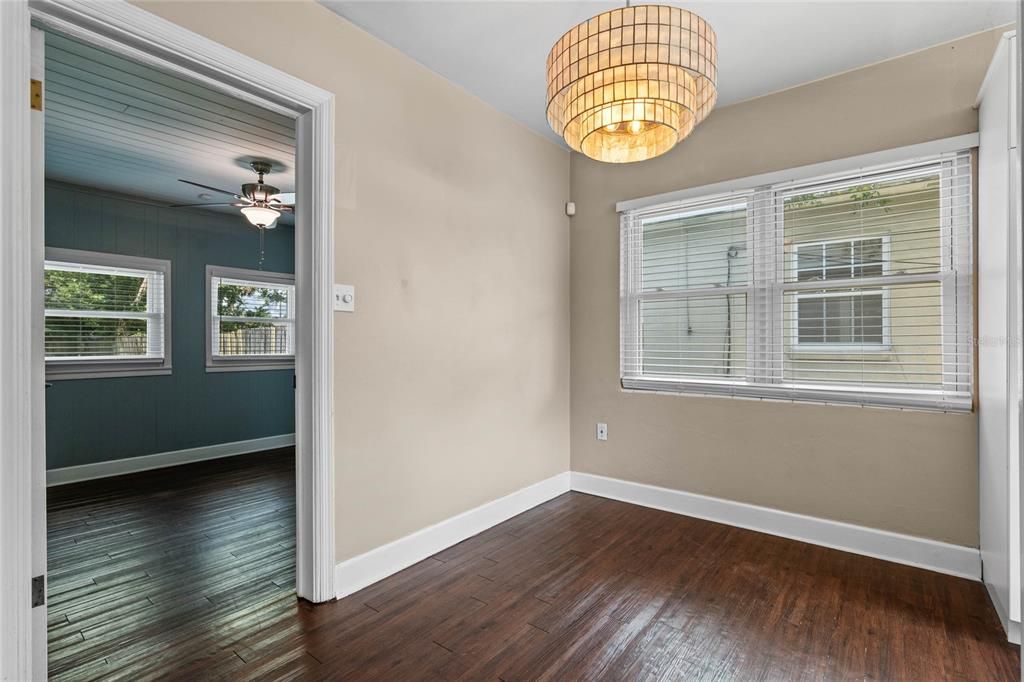 For Sale: $399,900 (2 beds, 1 baths, 902 Square Feet)