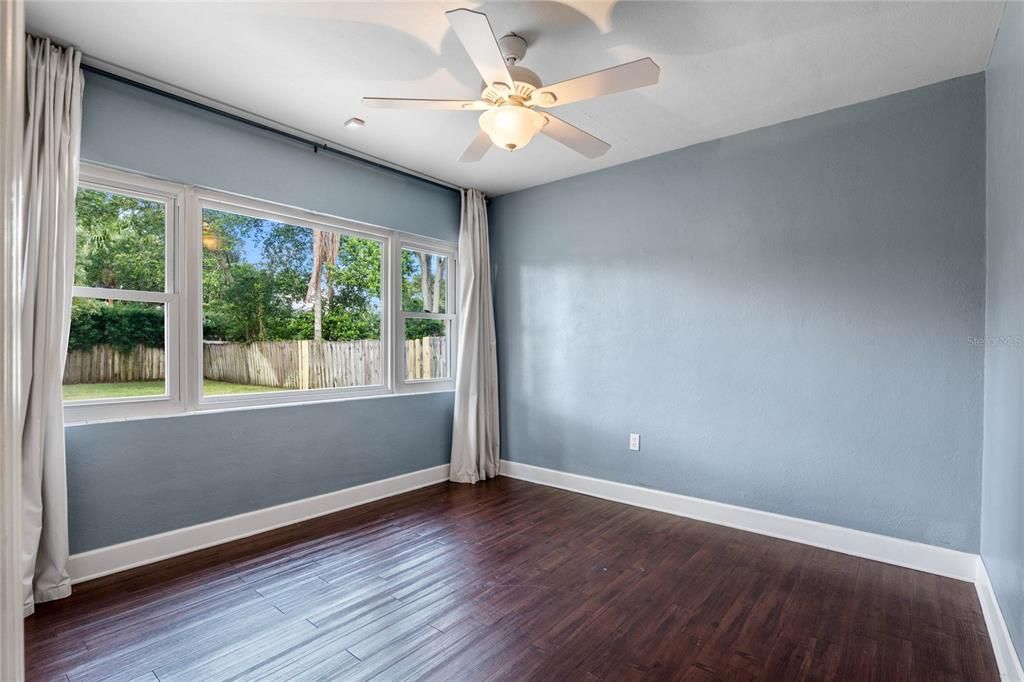 For Sale: $399,900 (2 beds, 1 baths, 902 Square Feet)