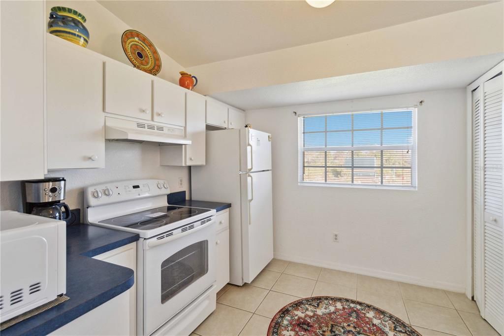 For Sale: $289,000 (3 beds, 2 baths, 1192 Square Feet)