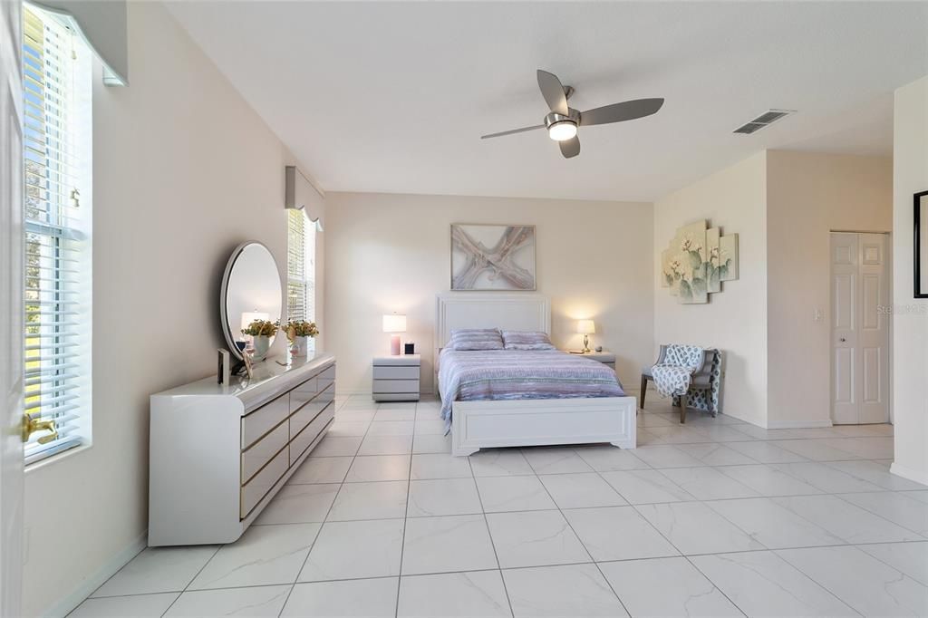 For Sale: $298,900 (3 beds, 2 baths, 1701 Square Feet)