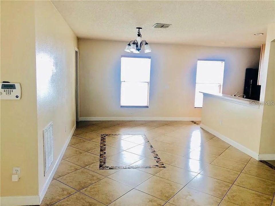 For Rent: $2,250 (3 beds, 2 baths, 1560 Square Feet)