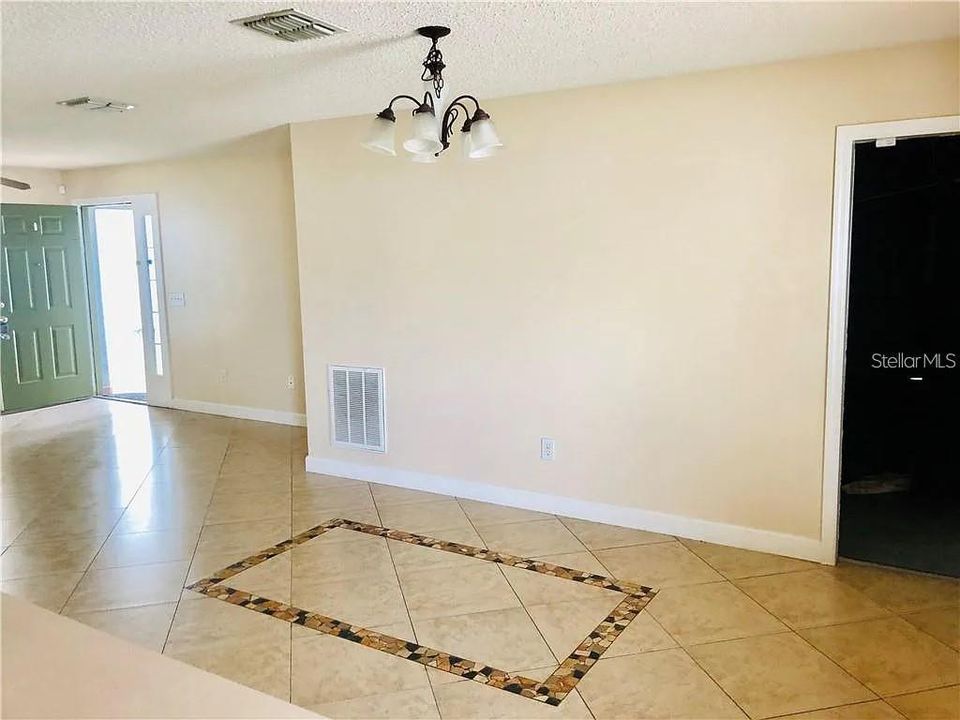 For Rent: $2,250 (3 beds, 2 baths, 1560 Square Feet)