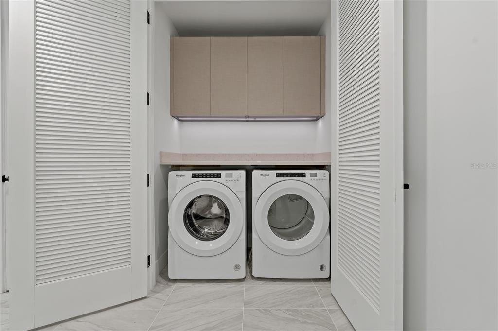 LAUNDRY CLOSET!