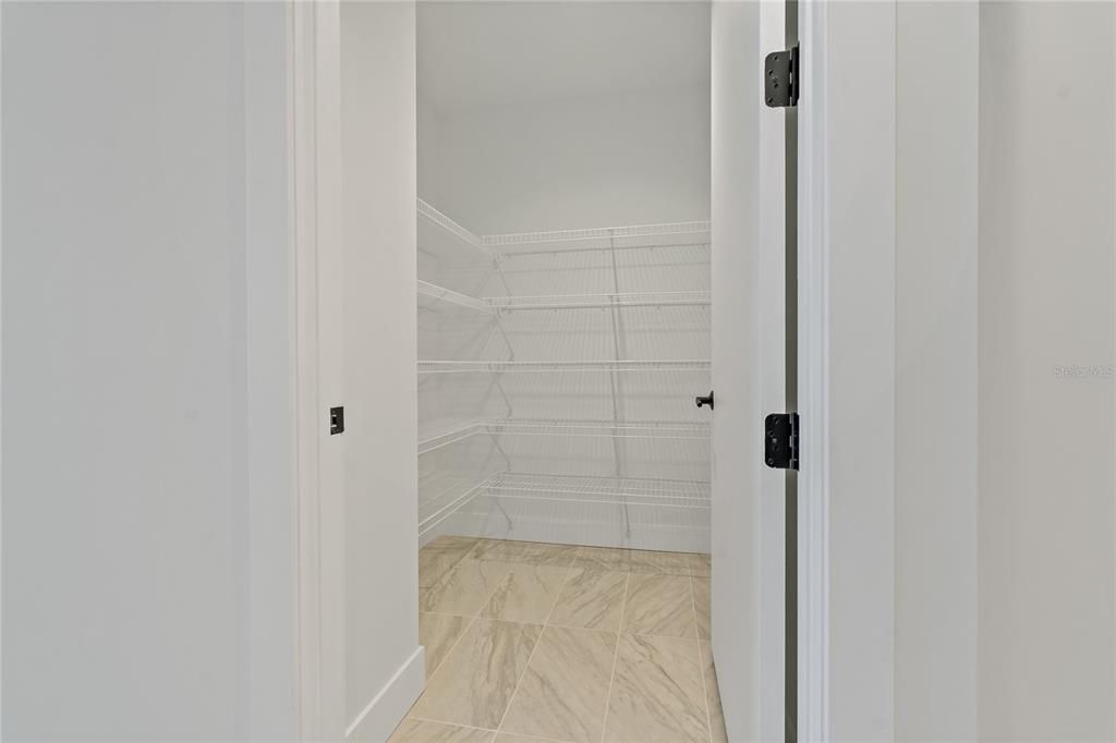 WALK IN PANTRY! PLENTY OF STORAGE IN THIS UNIT!!