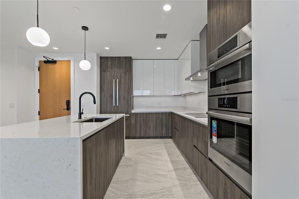 SPACIOUS KITCHEN ISLAND!