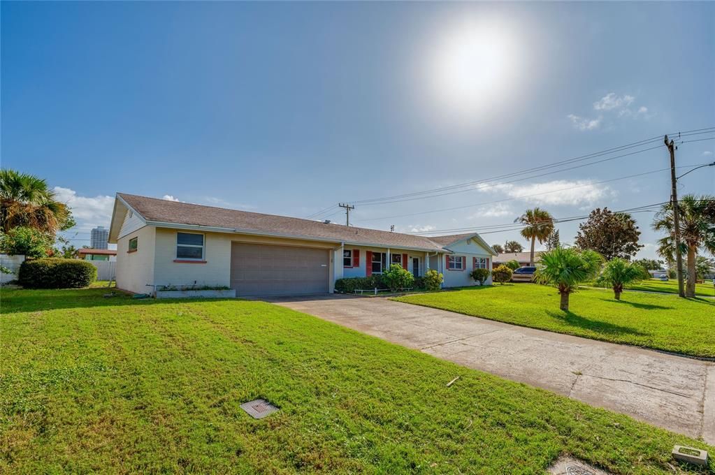 Active With Contract: $350,000 (3 beds, 2 baths, 1346 Square Feet)