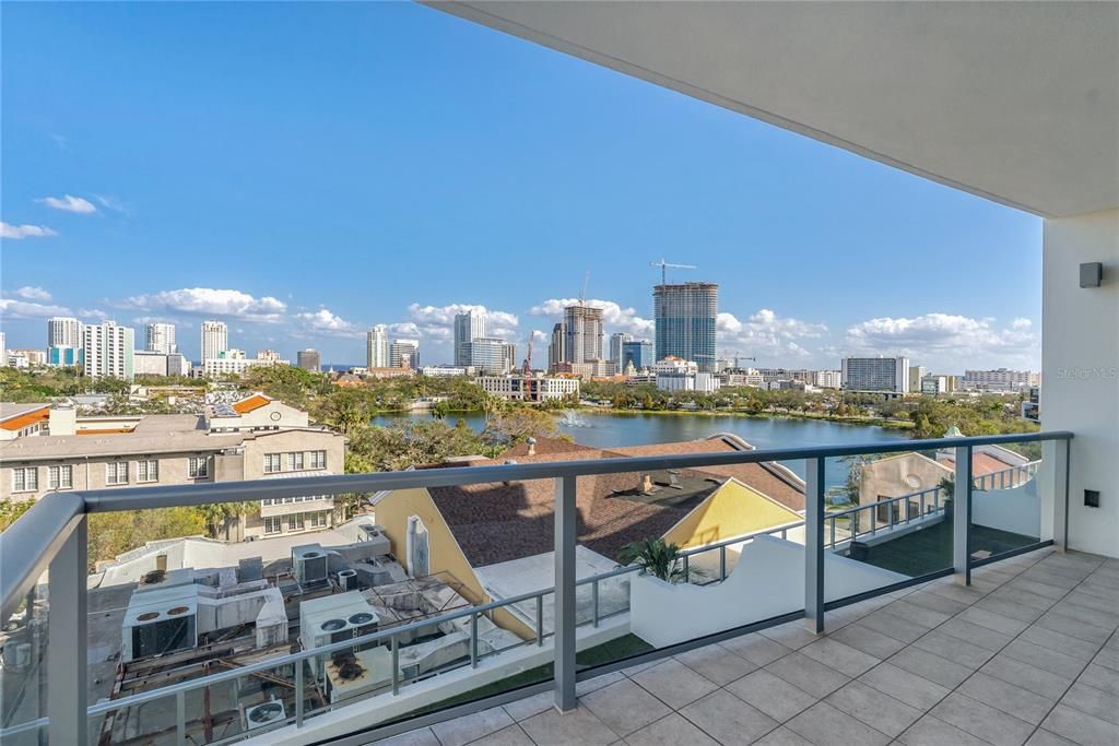 VIEWS FROM YOUR PRIVATE BALCONY OF MIRROR LAKE & THE ST. PETE PIER!!