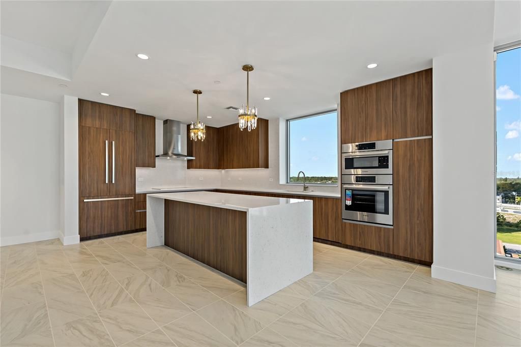 THE CHEF WILL LOVE THIS KITCHEN!