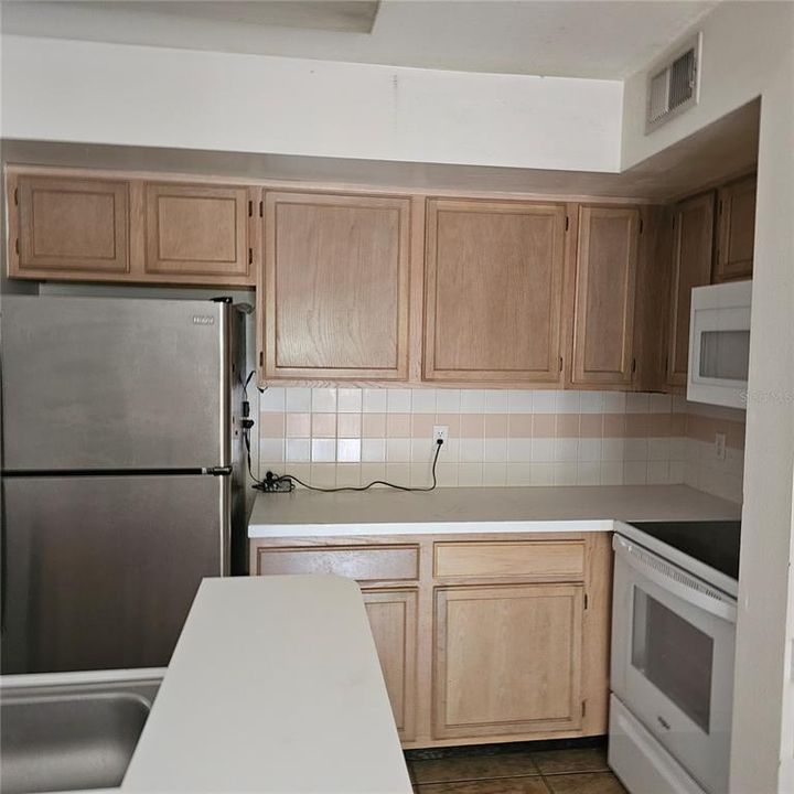 For Rent: $1,550 (2 beds, 1 baths, 969 Square Feet)