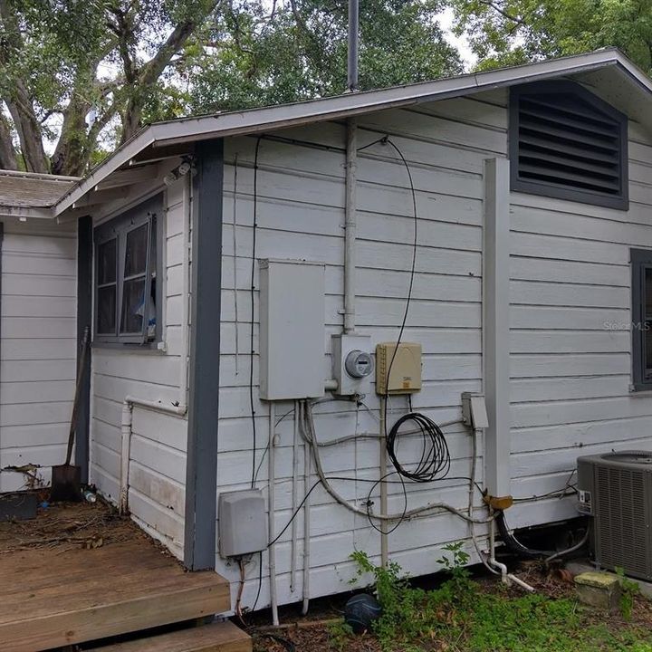 For Sale: $139,900 (2 beds, 1 baths, 952 Square Feet)