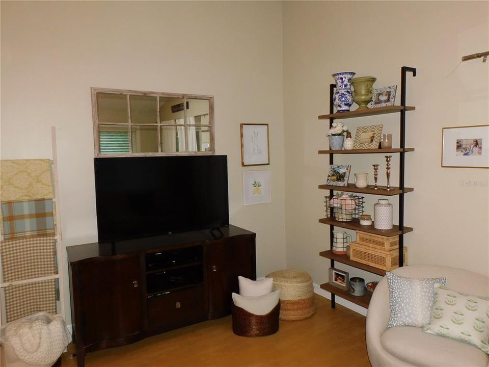 For Sale: $330,000 (2 beds, 2 baths, 1106 Square Feet)