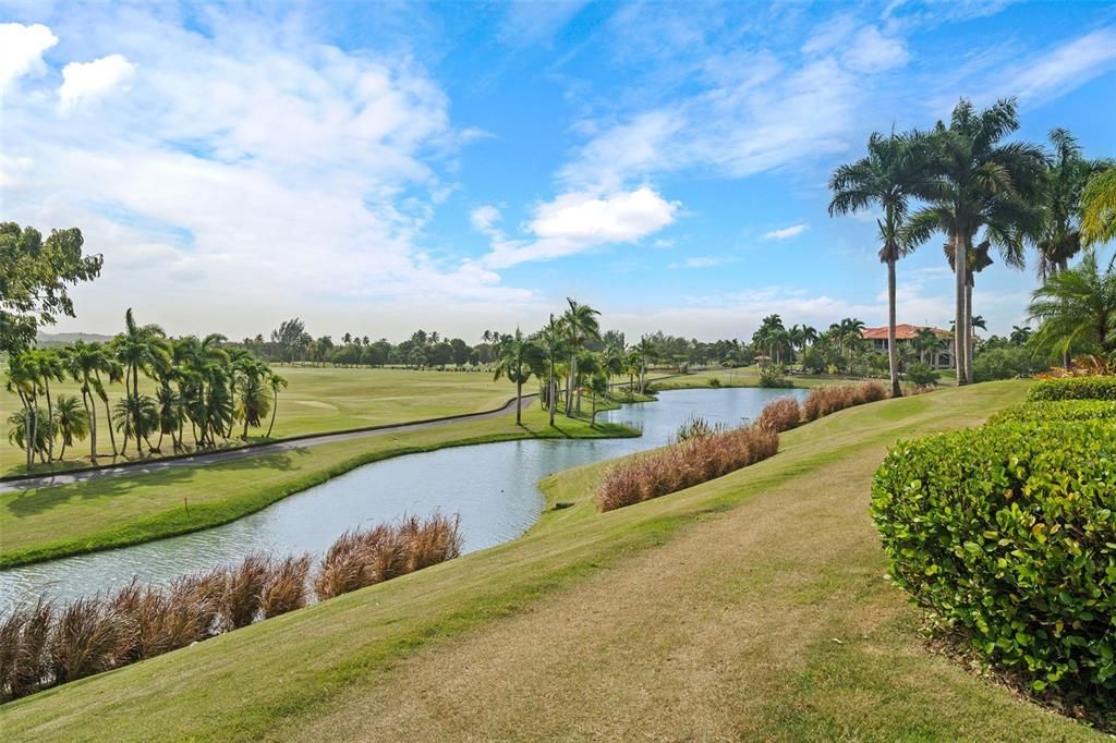 For Sale: $3,250,000 (3 beds, 3 baths, 1886.51 Square Feet)