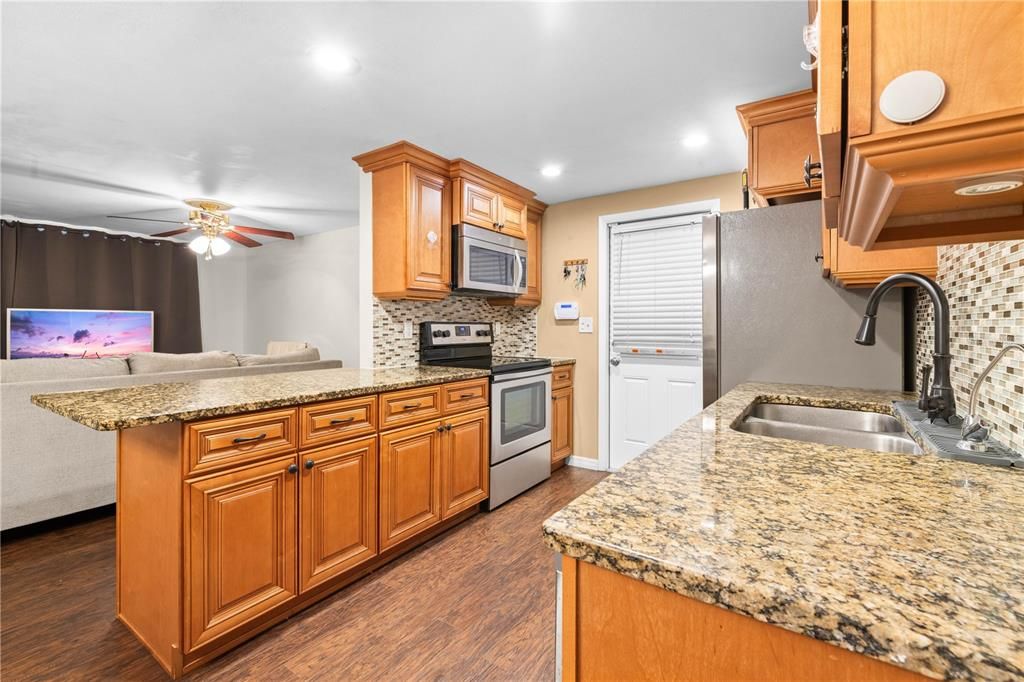 For Sale: $279,900 (2 beds, 2 baths, 1125 Square Feet)